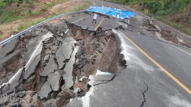 Longsor Tutup Jalan Lintas Tarutung-Tapanuli Utara, Akses Lumpuh Total